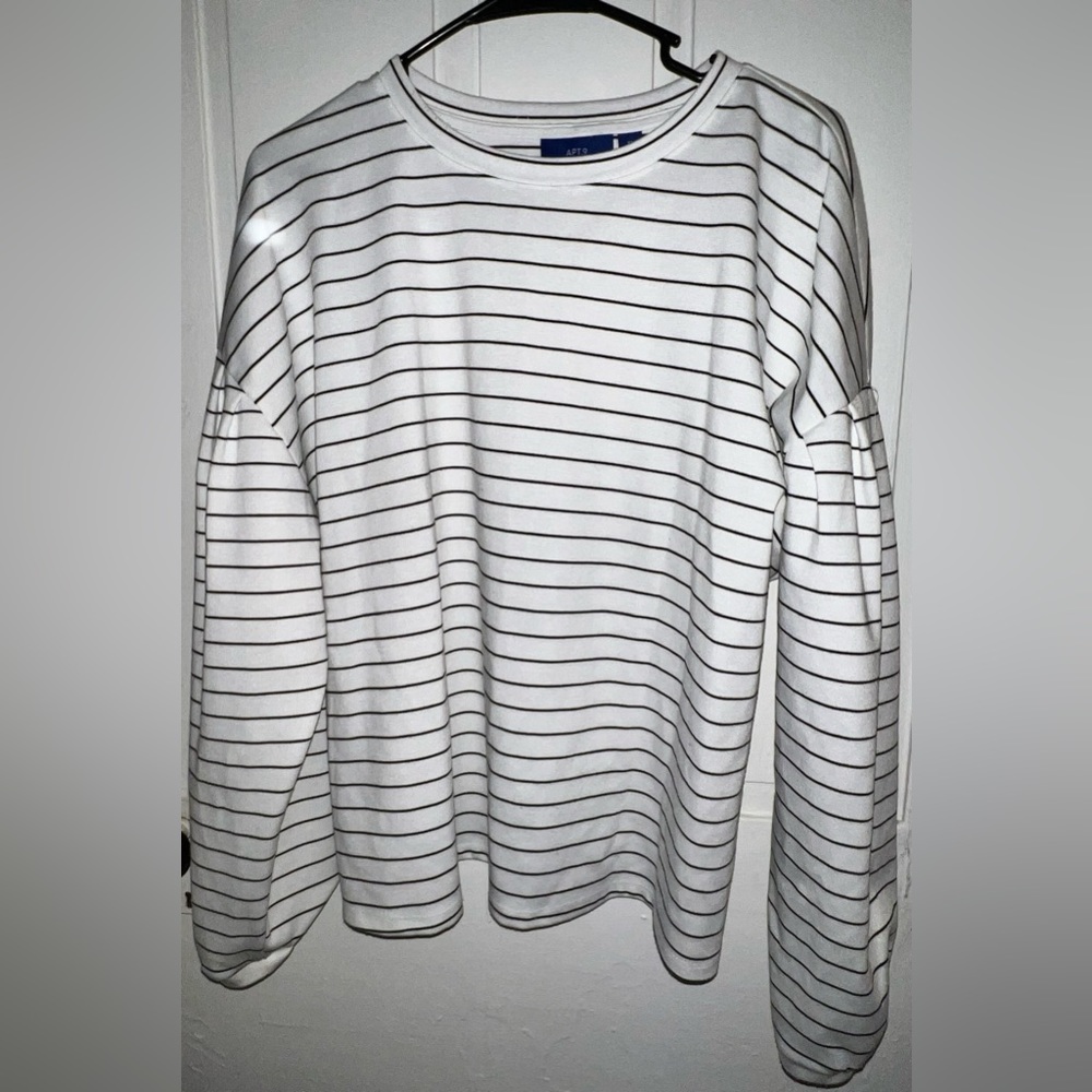 XL Black and white striped long sleeve shirt